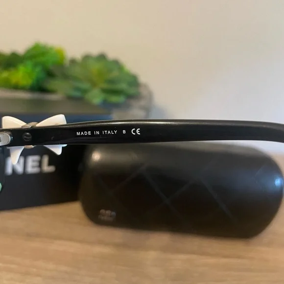 Authentic Chanel coco Ribbon sunglasses full set